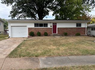 1215 Ensenada Dr, Florissant, MO 63031