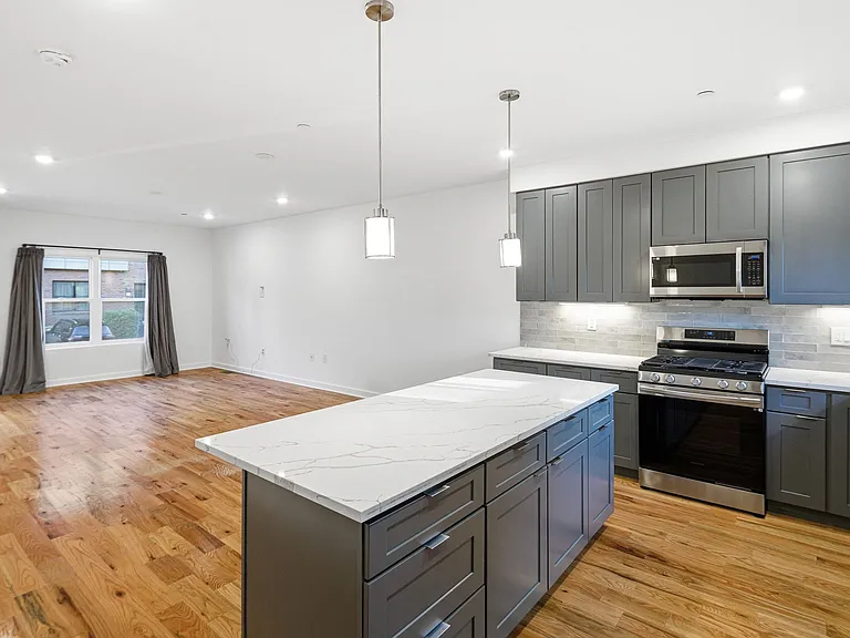 7013 Pipers Glen Way — Photo 7
