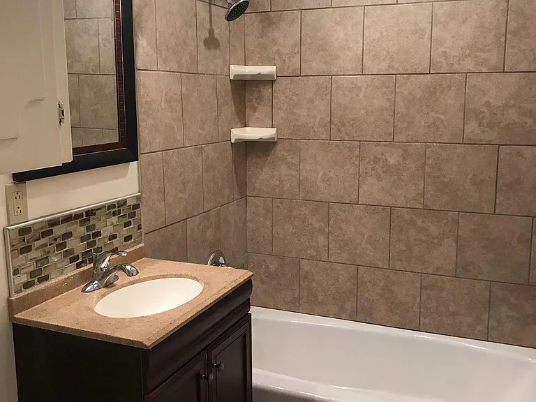 1220 Carol Dr — Photo 3