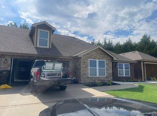 1129 SW Red Oaks Ct, Topeka, KS 66615