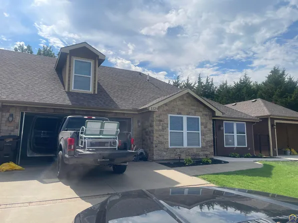 1129 SW Red Oaks Ct, Topeka, KS 66615