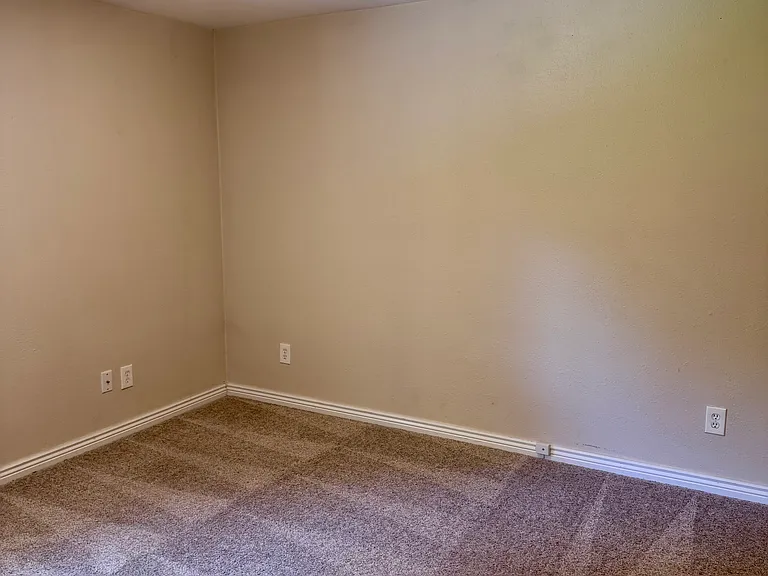 487 Gustafson Dr — Photo 12