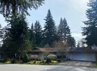 9081 SE 42nd St, Mercer Island, WA 98040