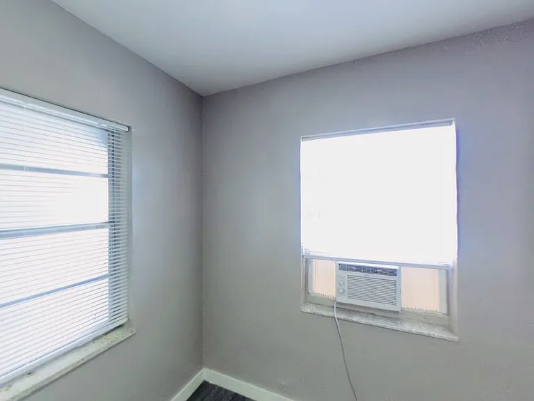 Centrally Located Gated Property Just Outside of Downtown Miami — Photo 28
