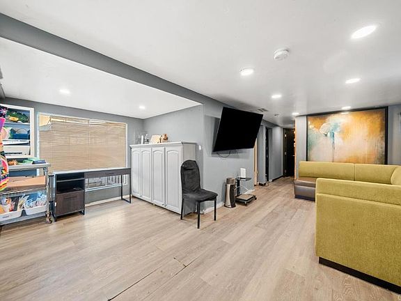 4th image of 100 Woodlawn Ave Space 95