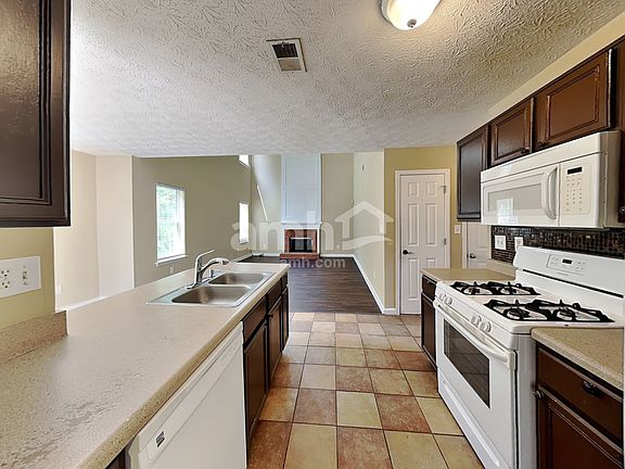 4th image of 3817 Majestic Ln SW