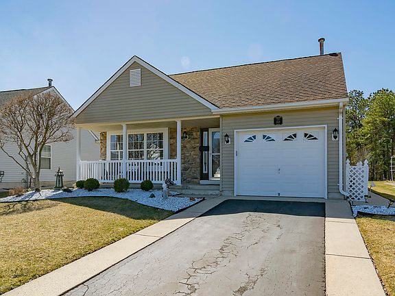 4th image of 161 Prince Charles Dr