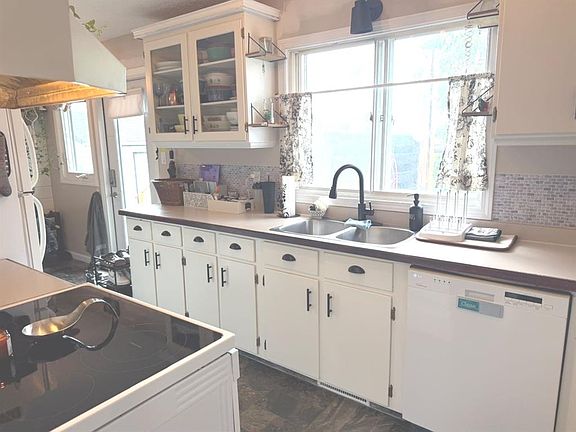 5th image of 25 SW Centennial Cres