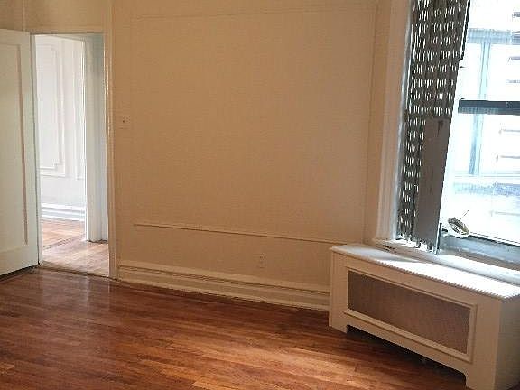 3rd image of 848 E 28th St APT B10