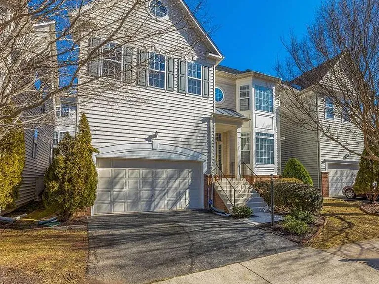 7507 Lindberg Dr — Photo 2