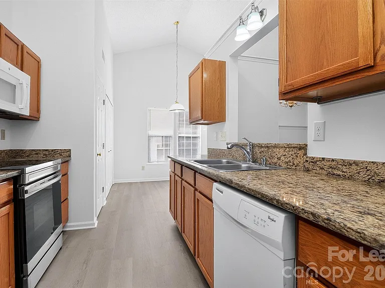 3411 Pondridge Ct — Photo 18