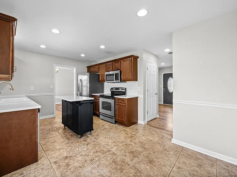 3569 Southwood Dr — Photo 11