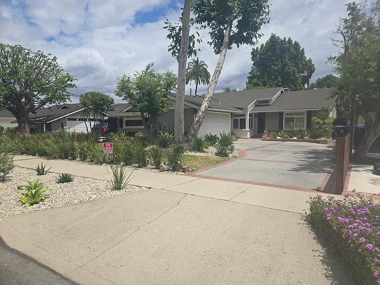 5416 Lemona Ave — Photo 1