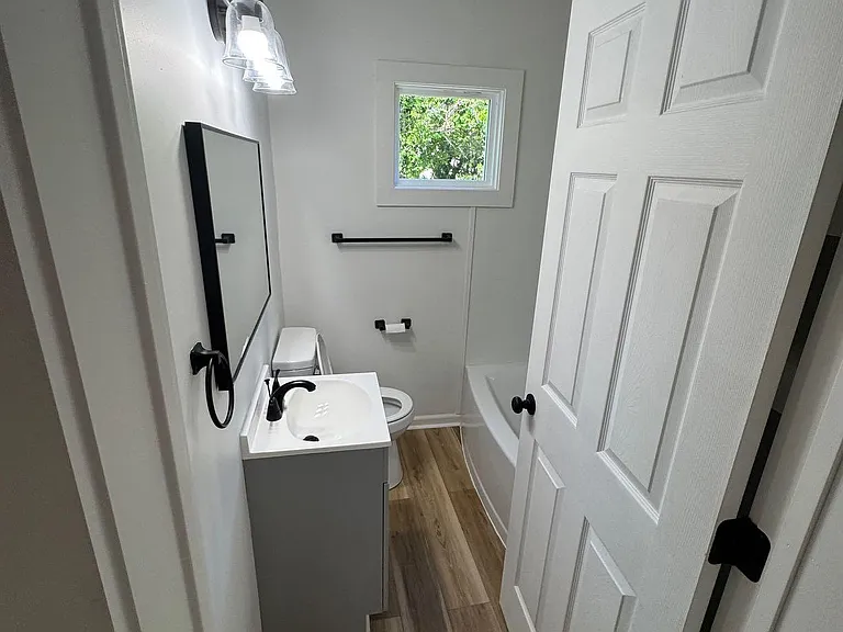 345 Flint St — Photo 2