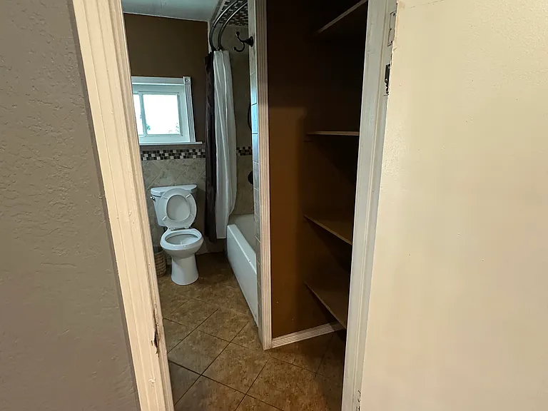 483 E Daleville Ave — Photo 29
