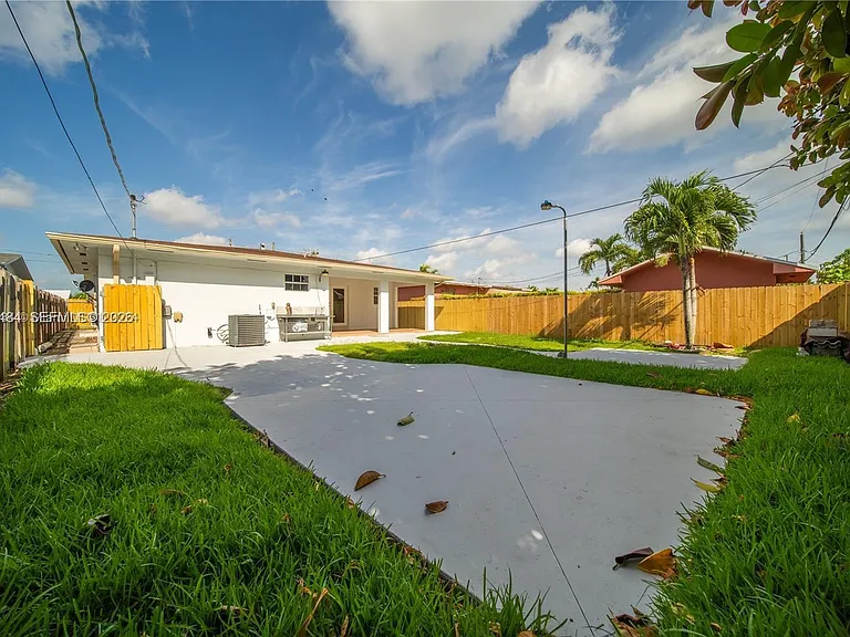 501 SW 120th Ave — Photo 26