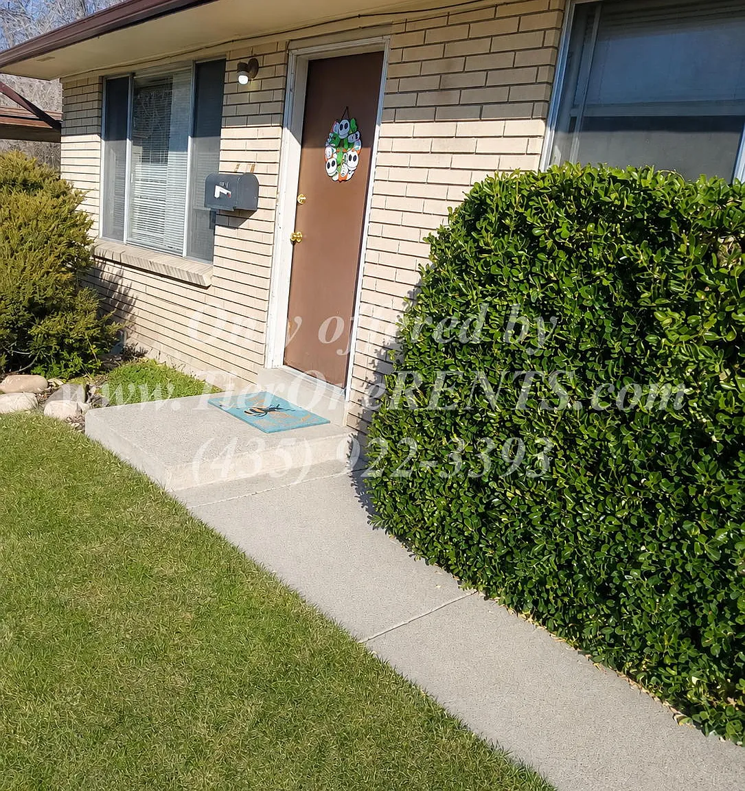 2 bed, 1.0 bath, 900 sqft, $1,295 — Photo 1