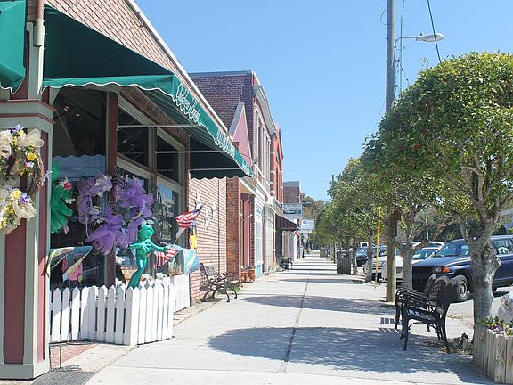 2nd image of 724 N Howe St Lot A