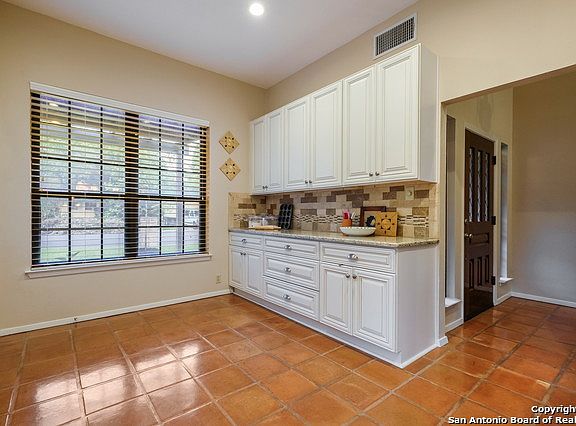 4th image of 19827 Encino Brook St