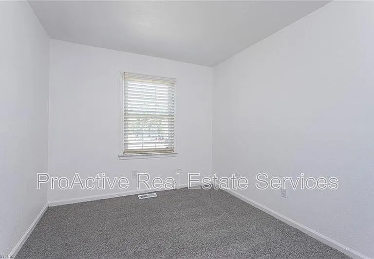 5684 Campus Dr — Photo 18