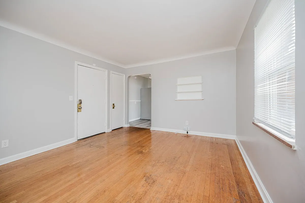 Building Photo - 5828 Ridge Ave #5