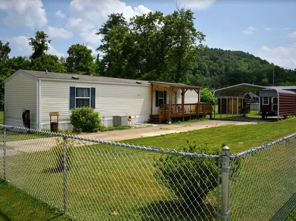26 Guyan Ave, Branchland, WV 25506