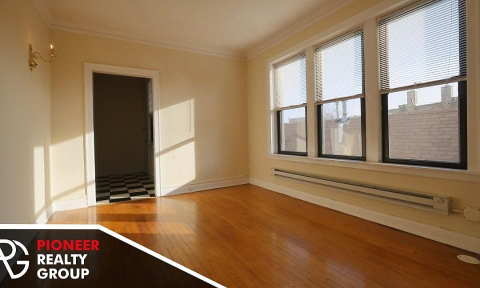 1st image of 3933 N Janssen Ave #3933S3