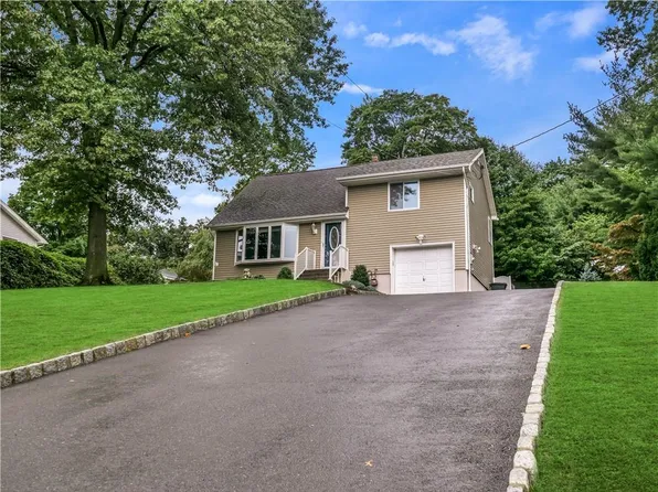 37 Mckinley Street, Pearl River, NY 10965