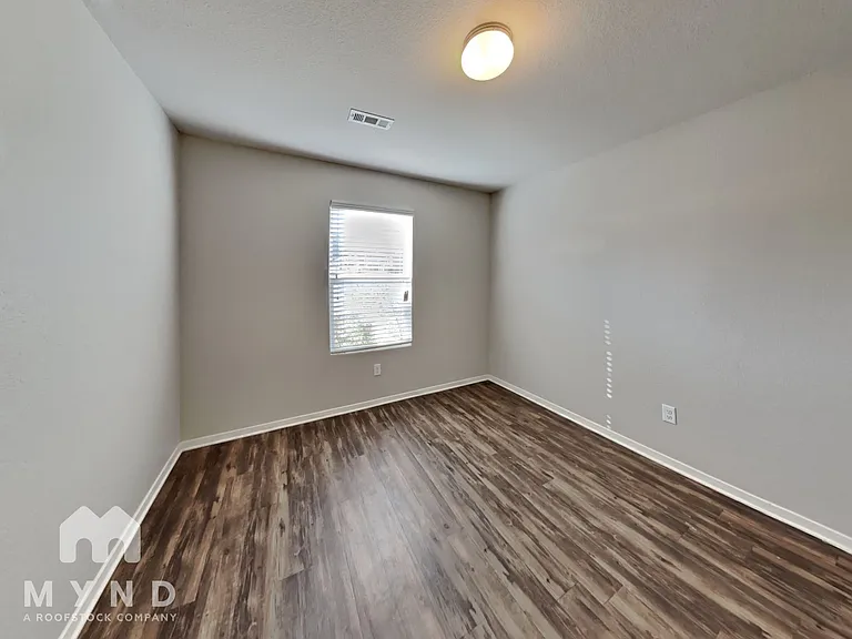9176 Pleasant Valley Dr — Photo 12