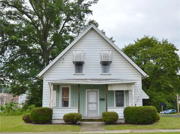 71 W Rebecca St, East Palestine, OH 44413