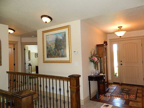 2nd image of 583 E Gatehouse Ln