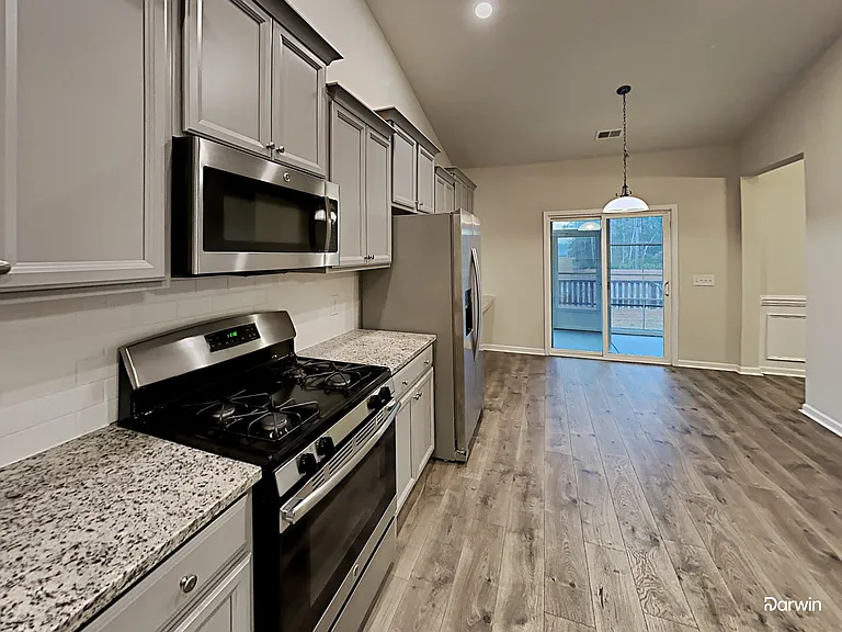 701 Redbud Ln — Photo 4