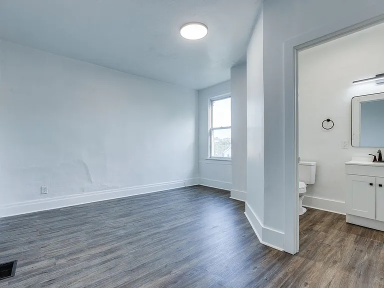 623 Lillian St — Photo 17