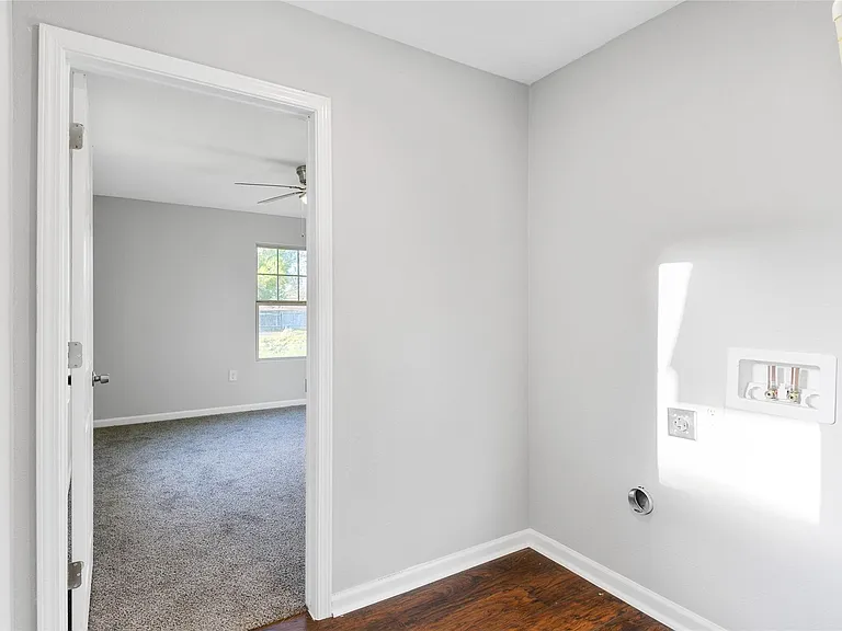 986 Dewalt St — Photo 4