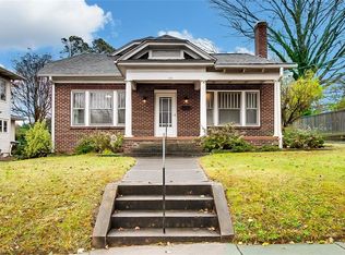 711 Mayflower Dr, Greensboro, NC 27403