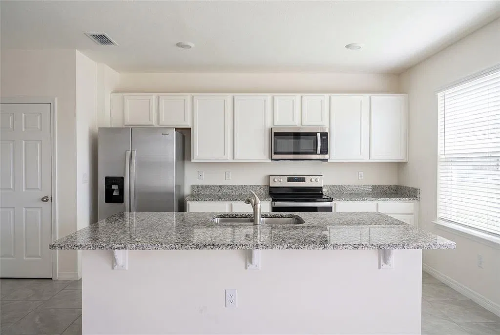 3 bed, 2.5 bath, 1568 sqft, $2,650 — Photo 2