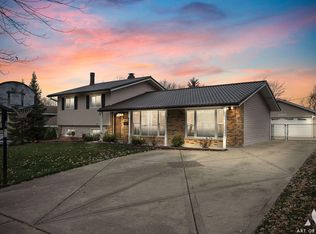 650 Frederick Ln, Hoffman Estates, IL 60169