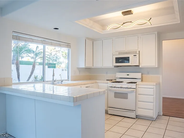 7608 Botany Bay Dr — Photo 6