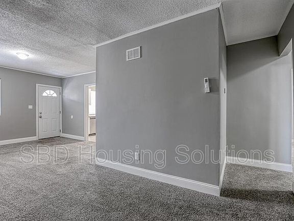 4th image of 1027 E Parker Ave