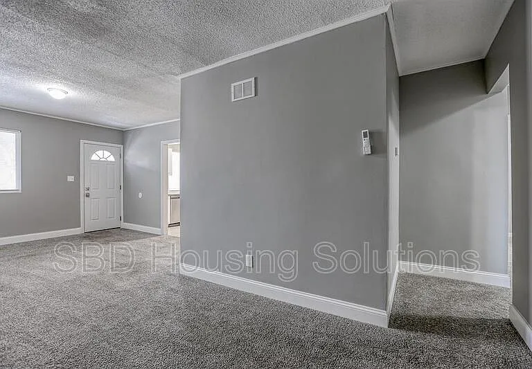 1027 E Parker Ave — Photo 4