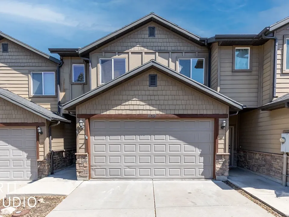 1128 Red Rock Dr