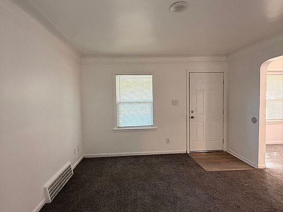 3rd image of 9641 Evergreen Rd