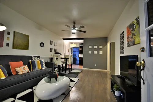 12423-25 Chandler Blvd Photo 1
