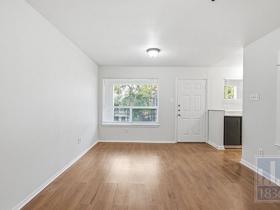 4th image of 1514 Parker Ln APT 102