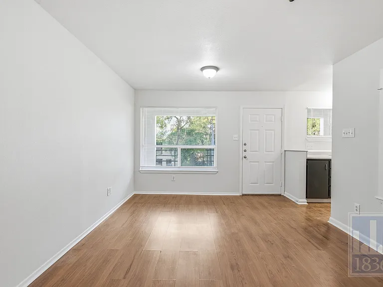 1514 Parker Ln #102 — Photo 4