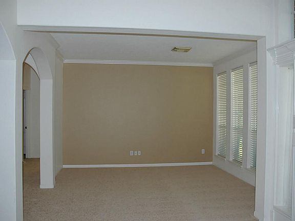 3rd image of 4106 Walkabout Cir
