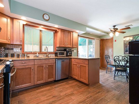 2nd image of 3284 Parkway Dr