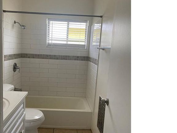 3rd image of 8810 Tobias Ave