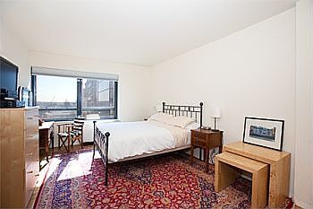 4th image of 240 E 47th St APT 12D