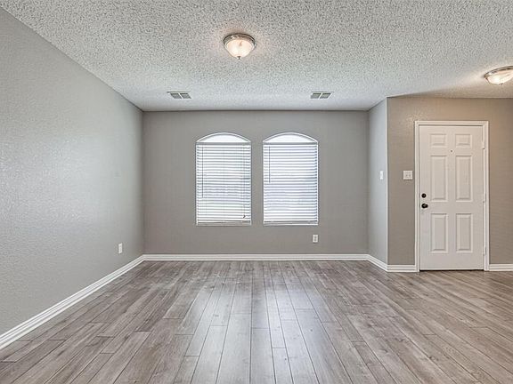 5th image of 2353 Live Oak Dr